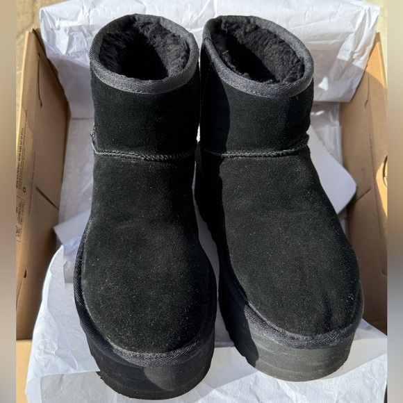 UGG mini platform boots in black size 6w - Picture 6 of 7